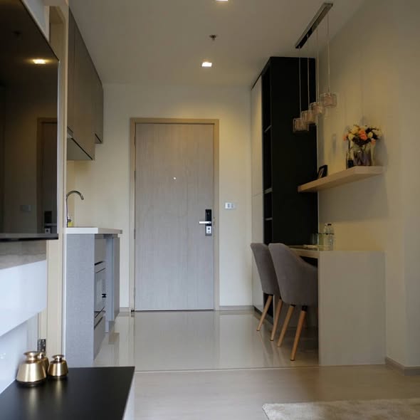 room interior and bathroom of Rhythm Sukhumvit 36-38