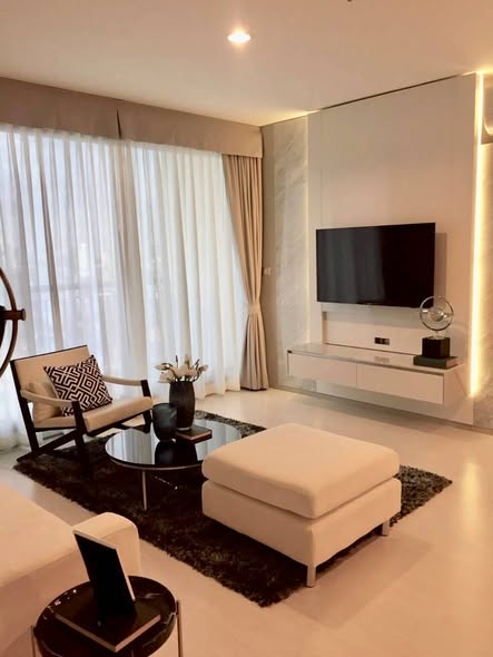 bedroom and living room of Rhythm Sukhumvit 42