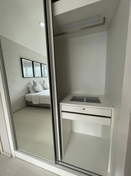 bedroom and room interior of Rhythm Sukhumvit 42
