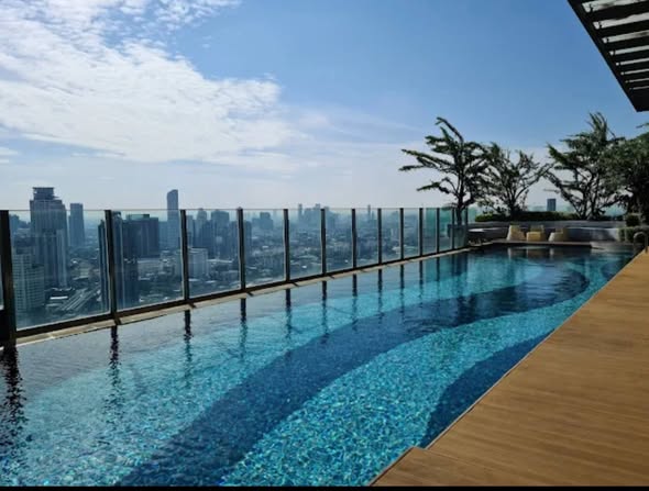 pool of Rhythm Sukhumvit 42