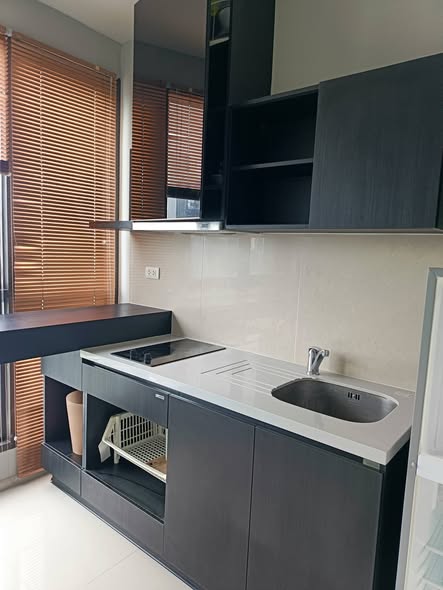 bathroom and kitchen of RHYTHM Sukhumvit 44/1