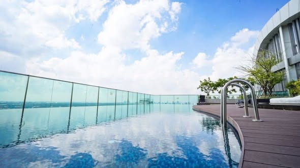 pool of RHYTHM Sukhumvit 44/1