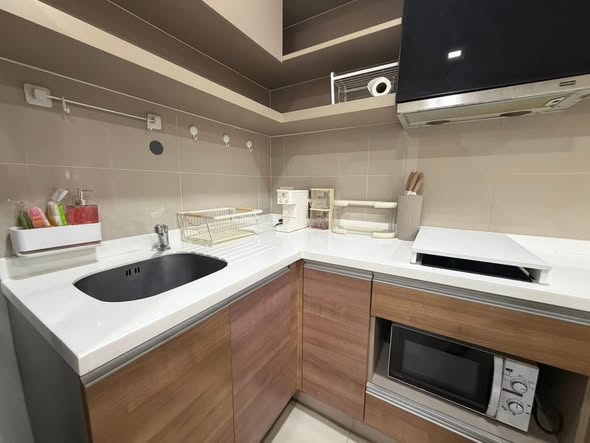 bathroom and kitchen of Rhythm Sukhumvit 50