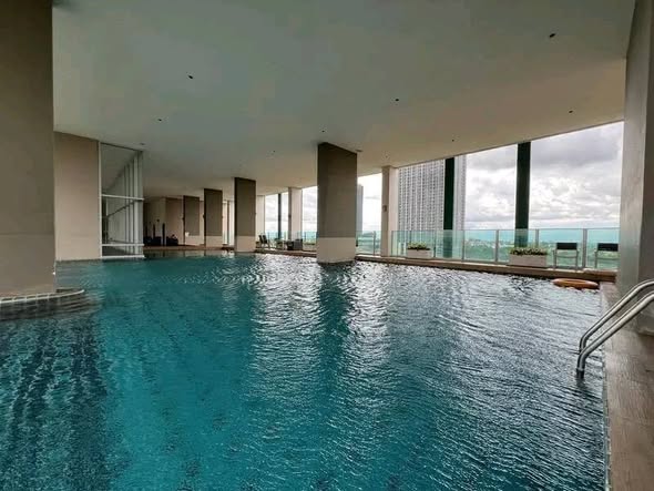 pool of Rich Park Chao Phraya