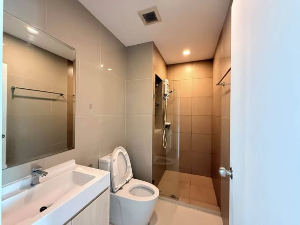 bathroom of Rich Park Triple Station