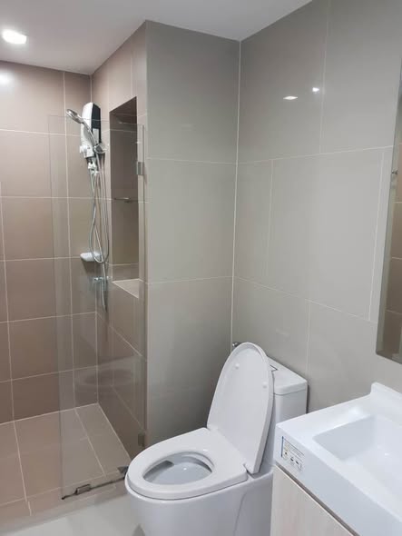 bathroom of Rich Park Triple Station