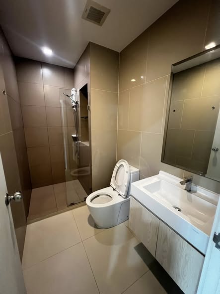 bathroom of Rich Park Triple Station