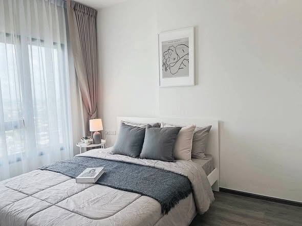 bedroom of Rich Park Triple Station