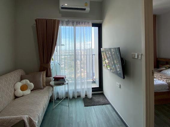 bedroom of Rich Park Triple Station