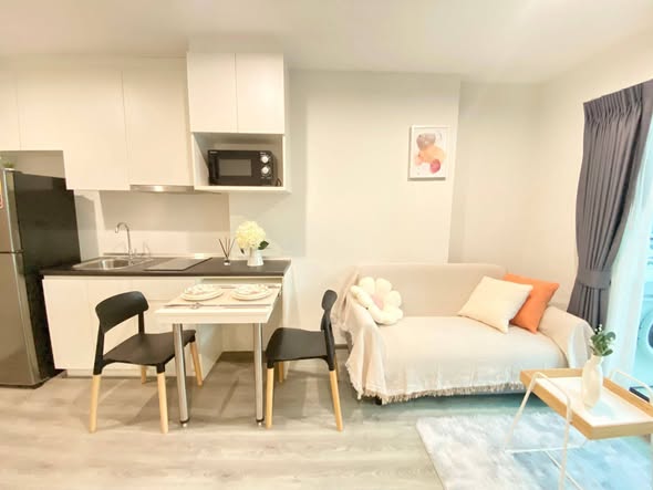 bedroom of Rich Park Triple Station