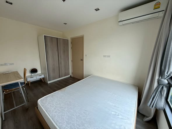 bedroom of Rich Park Triple Station