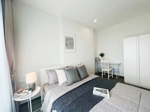 bedroom of Rich Park Triple Station