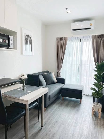 living room of Rich Park Triple Station