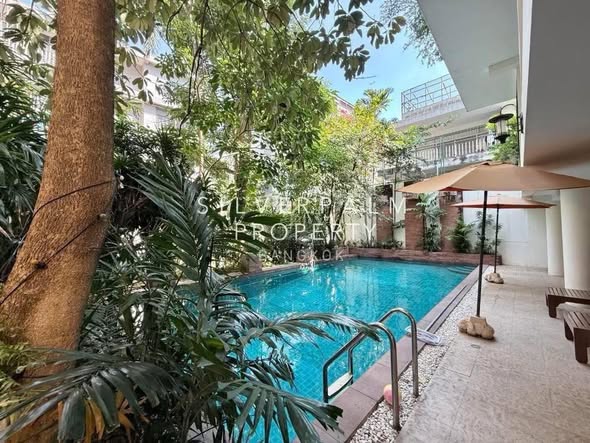 pool of Richmond Hills Residence Thonglor 25