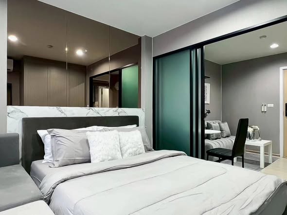 bedroom and room interior of Rise Rama 9