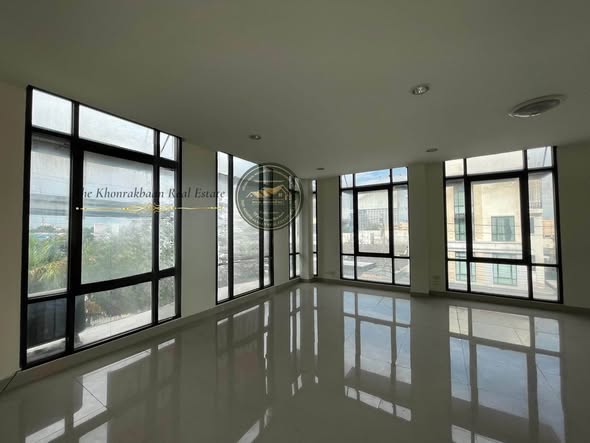 room interior of บ้านกลางกรุงออฟฟิศปาร์ค