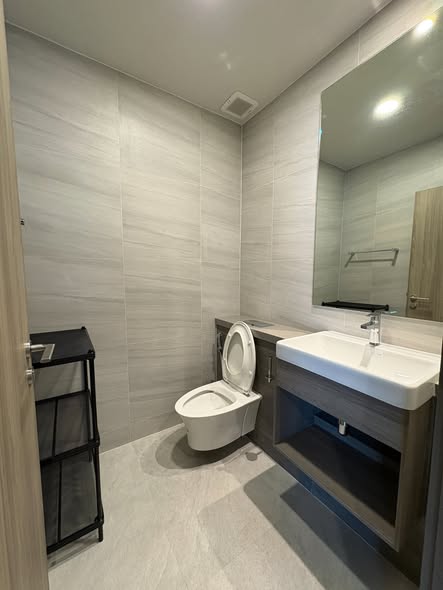 room interior and bathroom of วิสซ์ดอม เดอะ ฟอเรสเทียส์
