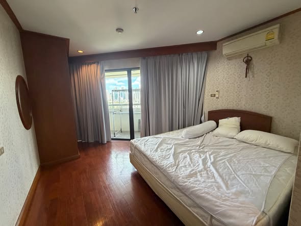 bedroom of Royce Private Residences