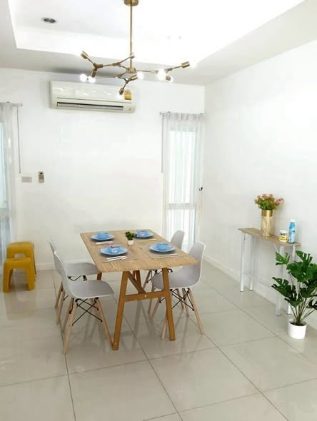 room interior of Ruen Pisa Village