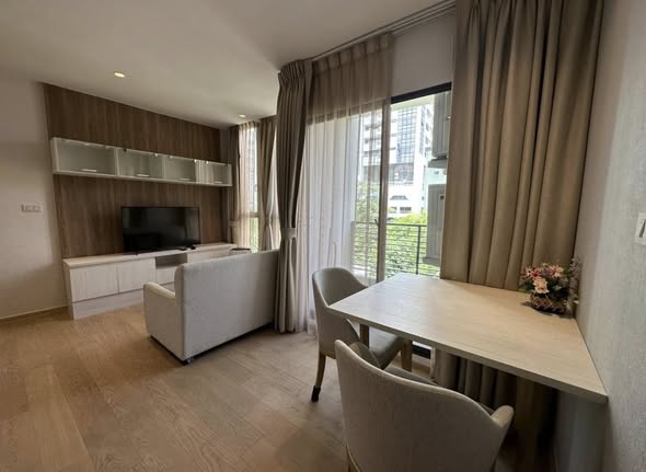 bedroom and room interior of Runesu Thonglor 5 (รูเนะสุ ทองหล่อ 5)