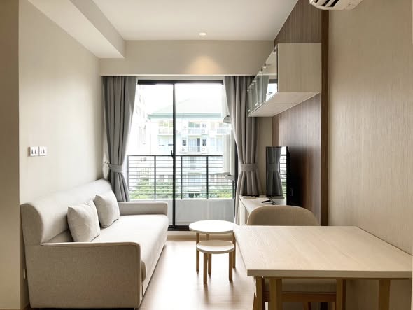 living room of Runesu Thonglor 5 (รูเนะสุ ทองหล่อ 5)