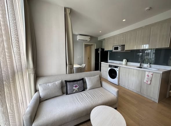 living room and bedroom of Runesu Thonglor 5 (รูเนะสุ ทองหล่อ 5)