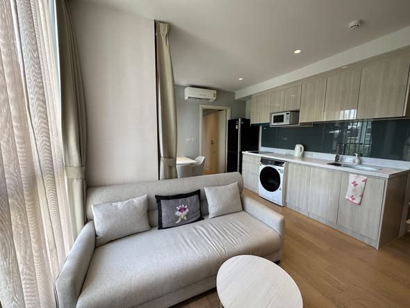 living room and bedroom of Runesu Thonglor 5 (รูเนะสุ ทองหล่อ 5)