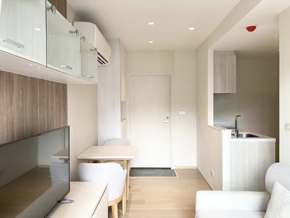 room interior and kitchen of Runesu Thonglor 5 (รูเนะสุ ทองหล่อ 5)