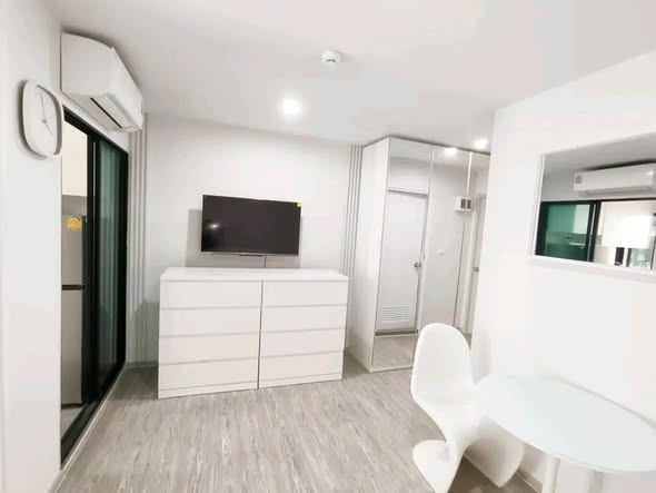 bedroom and room interior of Rye Condo Huamak