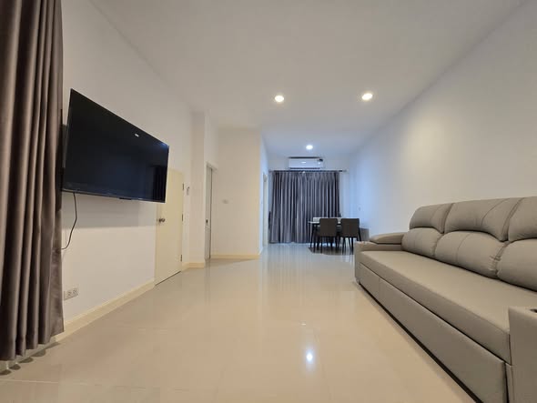 bedroom and living room of บ้านกลางเมืองs-sense ศรีนครินทร์