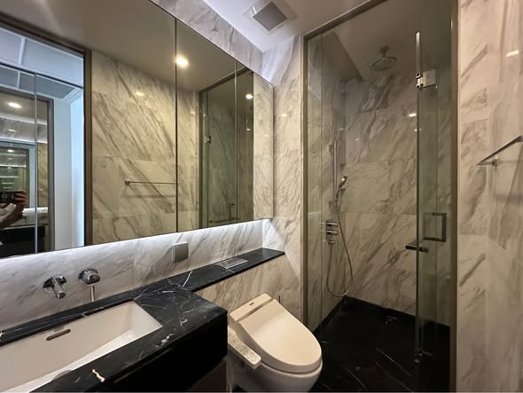 bathroom of SALADAENG One