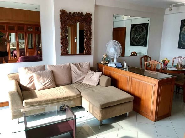 living room and room interior of Saranjai Mansion