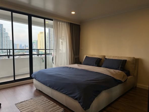 bedroom and room interior of Sathorn Bridge Tower