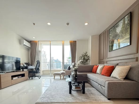 bedroom and living room of Sathorn Prime Residence