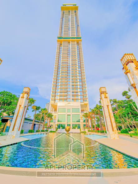 pool of Sea View Beachfront Condos Pattaya Jomtien Beach
