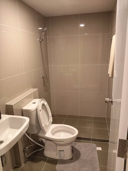 room interior and bathroom of Sena Kith Srinakarin-Sridan เสนาคิทท์ ศรีนครินทร์-ศรีด่าน
