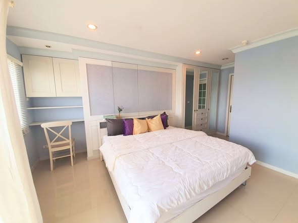 bedroom of Sense of London Condo
