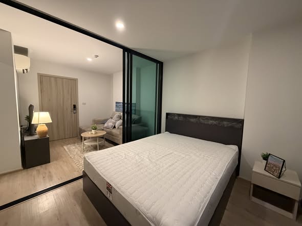 bedroom and room interior of Serio Sukhumvit 50