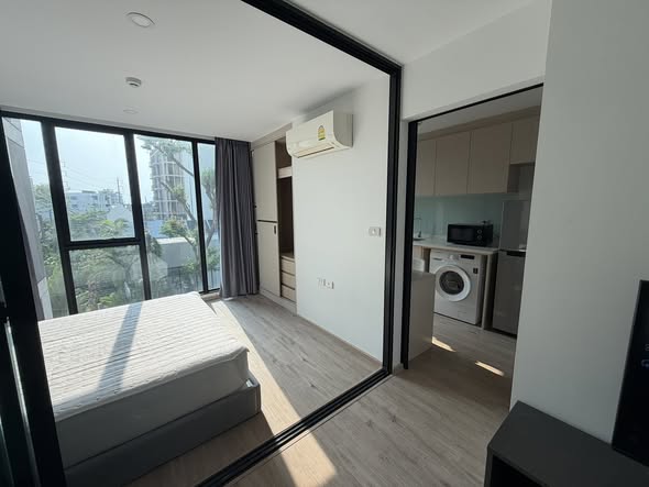 bedroom and room interior of Serio Sukhumvit 50