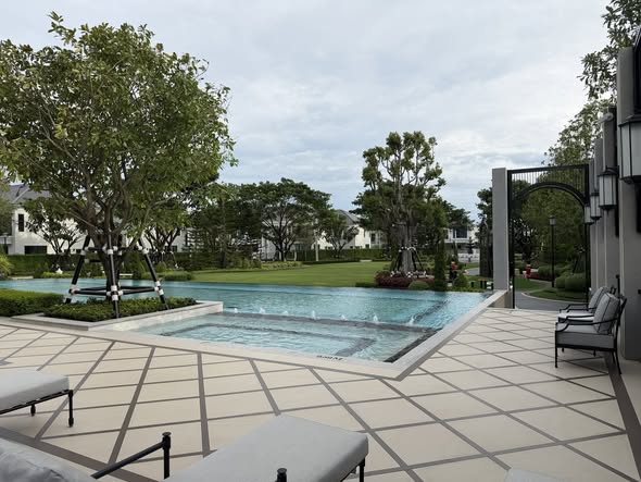 pool of Setthasiri Bangna KM.10