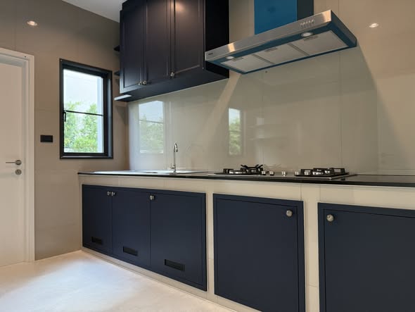 room interior and kitchen of Setthasiri Bangna KM.10