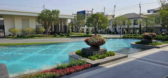 pool of Setthasiri Bangna-Suvarnabhumi