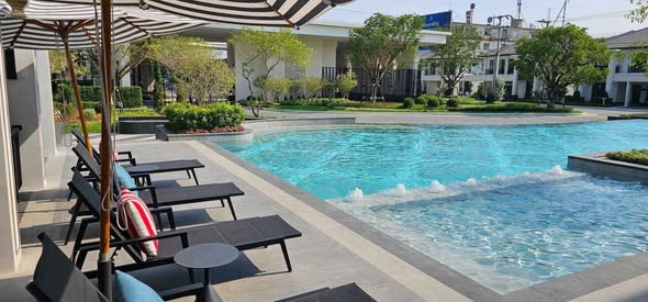pool of Setthasiri Bangna-Suvarnabhumi