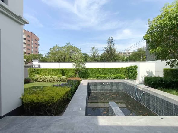 pool of Setthasiri Krungthep Kreetha 2