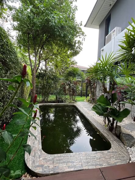 pool of Setthasiri Krungthep Kreetha 2