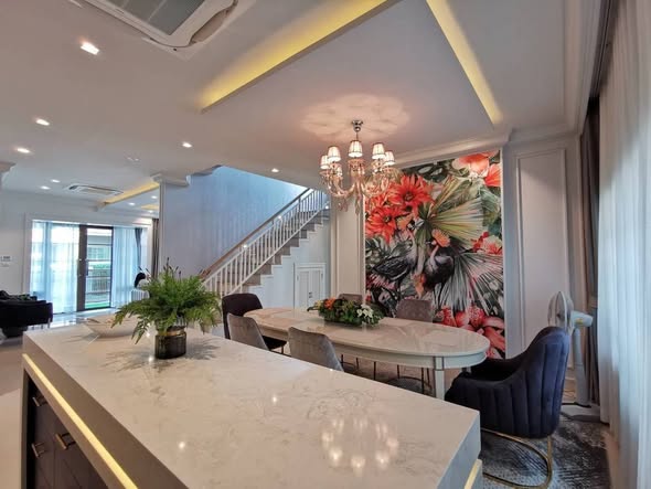 living room and kitchen of เศรษฐสิริ พหล-วัชรพล Setthasiri Phahol – Watcharapol