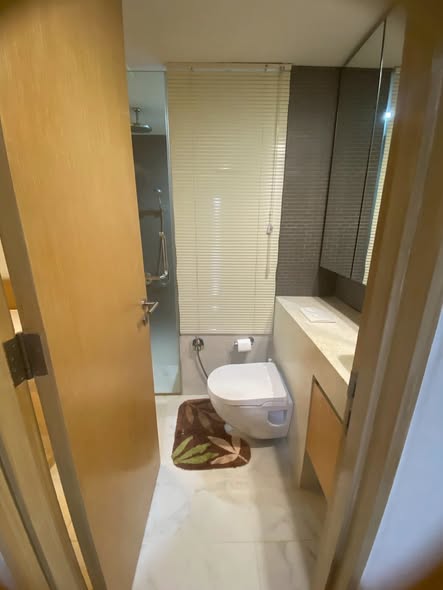 bathroom of Siamese Gioia
