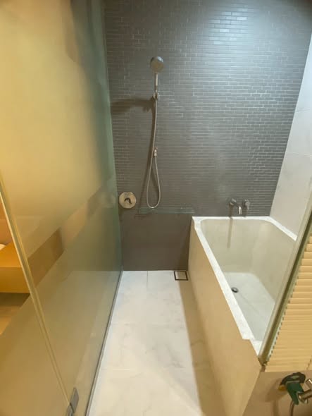 bathroom of Siamese Gioia