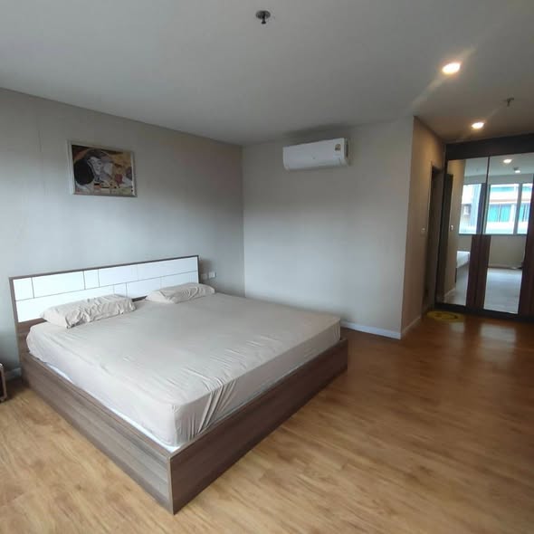 bedroom of Siamese Nang Linchi Condo