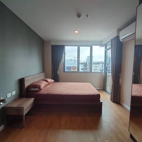 bedroom of Siamese Nang Linchi Condo